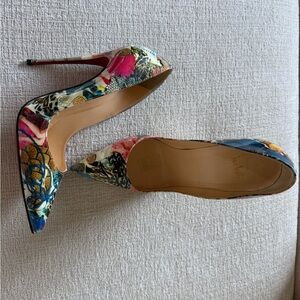 Beautiful chic sexy authentic louboutin printed patent leather pumps  38.5